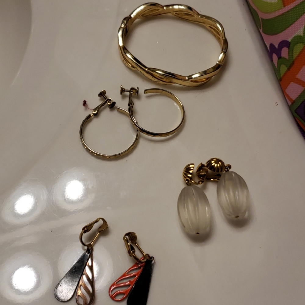 Costume jewelry lot